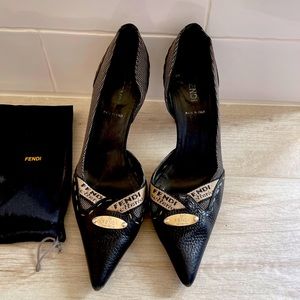 FENDI pumps size 38.